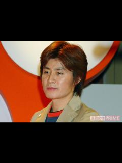 [x]野々村が「はじめてのチュウ」を歌ってるようです - YouTube
