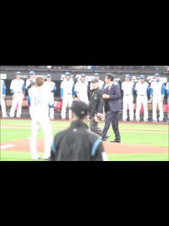 [x]歴代監督が登場 始球式 北海道日本ハムファイターズ 開幕セレモニー - YouTube