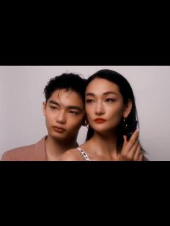 [x]冨永愛、17歳188cmの長男・章胤（あきつぐ）が『VOGUE JAPAN』でデビュー - YouTube