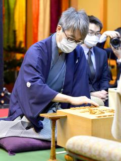 [x]50歳の羽生善治九段が100期へ発進 竜王戦が開幕 第1局は矢倉に - スポーツ報知