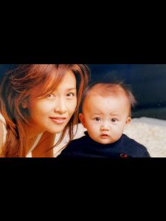 [x]Cocomi、母・工藤静香を語る 幼少期の秘蔵写真を公開【Dior】 - YouTube