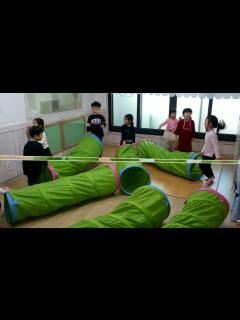 [x][김도연놀이연구소] 유아체육 - 터널 놀이(응용편1) - YouTube