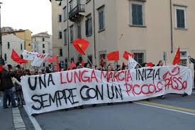A Livorno corteo celebra 98 anni fondazione Pci - www.controradio.it